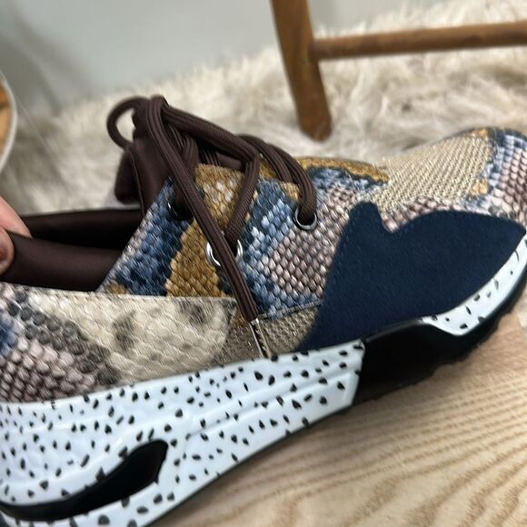 Steve Madden Cliff Round-Toe Lace Up Sneakers Multi Snake Pattern Size 7 M - Picture 16 of 17